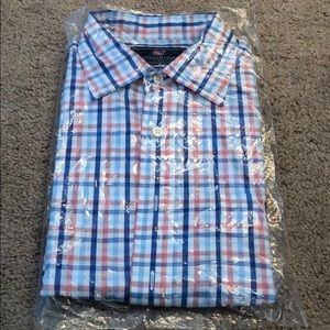 Vineyard vines button down shirt